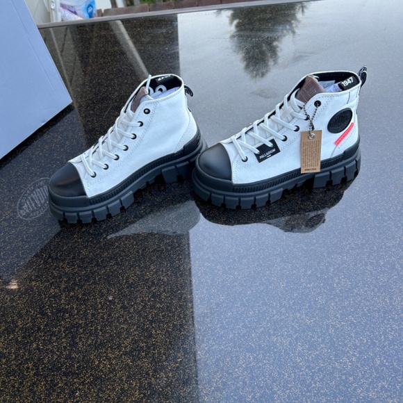 Palladium Revolt Hi Top Sneakers White Black Chunky Sole US 6 EU 37 NWB - Picture 5 of 7
